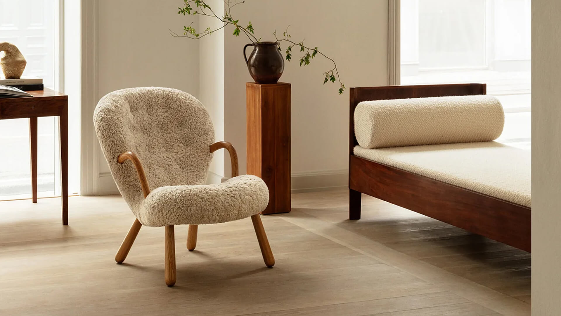 Clam chair by Arnold Madsen |